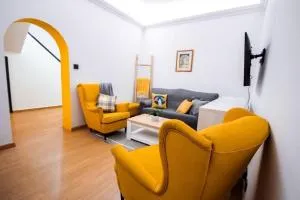 House of Colour, a 3 bedroom Bold Retreat in Town Centre! - Gibilterra