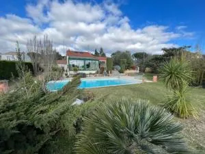 Gorgeous 5 bedroom villa with air con, heated pool and garden for 12 - Pennautier