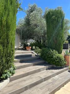 Gorgeous 5 bedroom villa with air con, heated pool and garden for 12