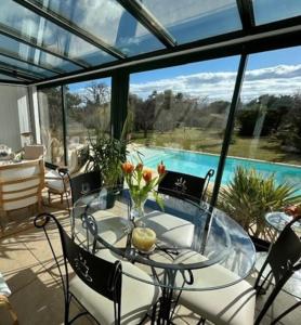 Gorgeous 5 bedroom villa with air con, heated pool and garden for 12