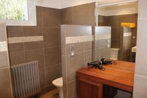 Villas Gorgeous 5 bedroom villa with air con, heated pool and garden for 12 : photos des chambres