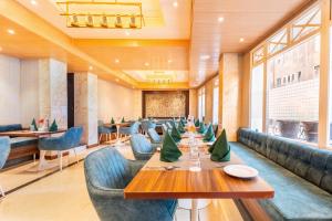 Summit Mall Stone Hotel