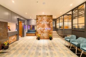 Summit Mall Stone Hotel