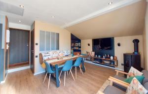Maisons de vacances 1 Bedroom Nice Home In Docelles : photos des chambres