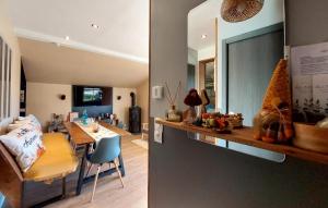 Maisons de vacances 1 Bedroom Nice Home In Docelles : photos des chambres