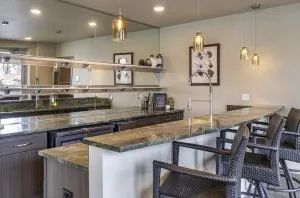 Landing at Yacht Harbor Club - 1 Bedroom in Hayden Island Neighborhood Network - Ванкувер