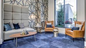 Landing at The Residences at Arlington Heights - 1 Bedroom in Downtown Arlington Heights