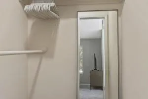 Landing at The Hub at 934 - 1 Bedroom in Riverdale - فيربورن