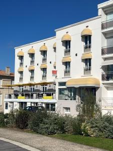 Hotels Hotel The Originals Miramar, Royan Pontaillac : photos des chambres