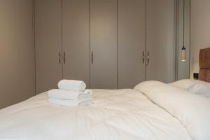 Chopina Glamour Apartment by BookingHost