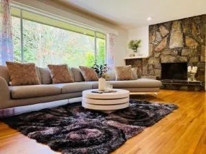 Beautiful Home in Victoria, BC - Sidney