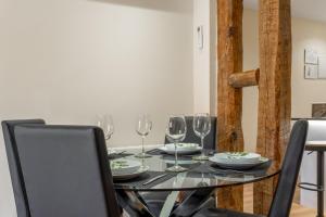 Central and bright - 2Bedrooms 2Bathrooms-Malasaña