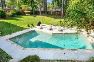 Exclusive Haven with Pool & Bar - Westside Hills
