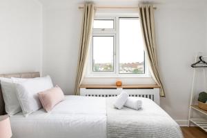 LongStays-4bedroom-2bath-6beds-By FabAccommodation