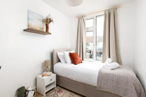 LongStays-4bedroom-2bath-6beds-By FabAccommodation