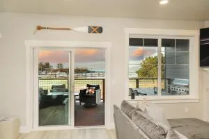 River and Marina View Hammond Townhome with Hot Tub - Hammond