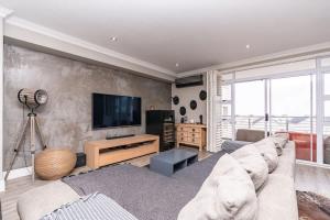 Luxury Secure Big Bay Apartment