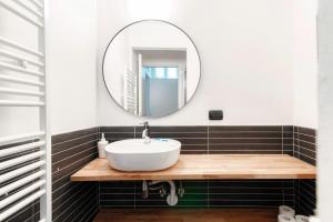 Borgo del Lago by Quokka 360 - near the train station of Como