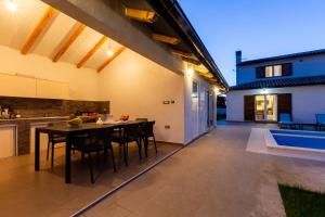 Villa Alba Rossa near Pula for 6 people with private 50 m2 pool only 1 km from the beach