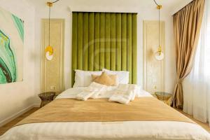 Atlas by Kristal Collection