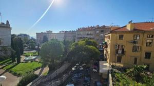 Apartments Guver 1 floor, Balcony & Garage 