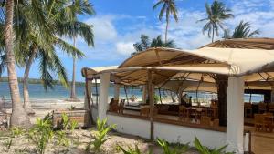 Basecamp Mafía Island