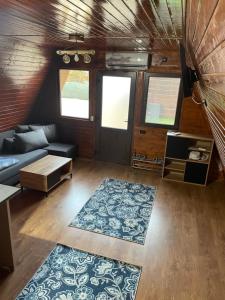 CABANĀ TIP A LA 300 m De CASTEL