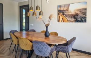 Cozy Home In Balk With Kitchen