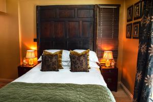 RHUBARB at Drapers Hall