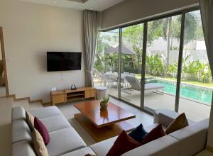 Trichada Tropical pool villa by Lofty