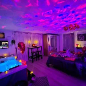 App jacuzzi & piscine privée - loveroom - Suite Emeraude - Puget-Ville