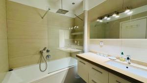 Appartements Eze flat with terrace sea view and mountain view : photos des chambres