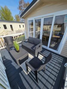 The Shutts Escapes - Tattershall Lakes