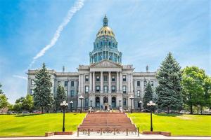 Just Renovated, Fully Stocked Apt with Free Parking