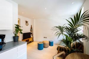 Cant Be More Centrally Located