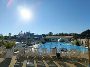 Campings Mobil home Luxueux - 40 m2 terrasse couverte - La Palmyre Les Mathes - Les Charmettes 4 etoiles : photos des chambres
