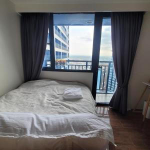 Air Residences - City Skyline View Balcony near Airport - 5502