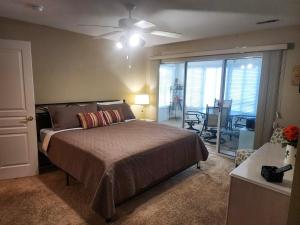 Golf Course View - Centrally Located - Stairs Required - FREE TICKETS INCLUDED - FW7-1