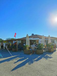Campings Mobil home Luxueux - 40 m2 terrasse couverte - La Palmyre Les Mathes - Les Charmettes 4 etoiles : photos des chambres