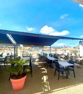 Campings Mobil home Luxueux - 40 m2 terrasse couverte - La Palmyre Les Mathes - Les Charmettes 4 etoiles : photos des chambres