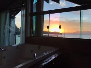 Casa frente ao mar com píer exclusivo