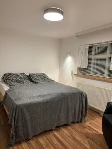 Cozy 2 room apartment-7 km from airport - 凯夫拉维克