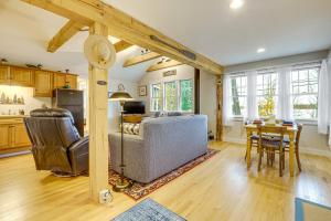 Ski & Hike! New London Cottage w Beach Access