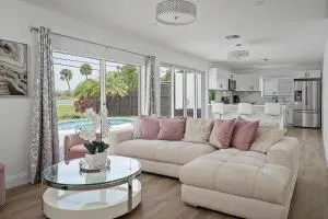 Dreamy 4BR Getaway with Private Pool & Luxe Patio in Miramar! - 米拉玛