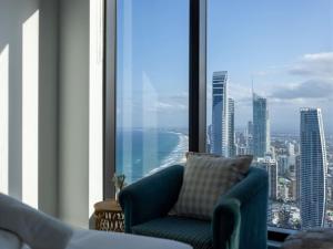 Oceanfront Escape 2 Beds Home with Pool and Carpark