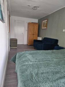 4 Bed House with Pool Table Free Parking En Suite