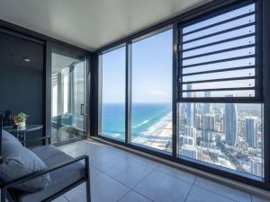 Oceanfront Escape 2 Beds Home with Pool and Carpark