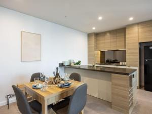 Oceanfront Escape 2 Beds Home with Pool and Carpark