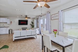 8 Mins to SPI Beach Spacious 3BR with Backyard