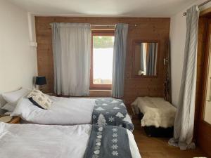 Morzine apartment, perfect ski and summer base for 8